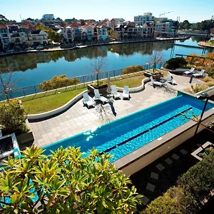East 4*, Perth Australië